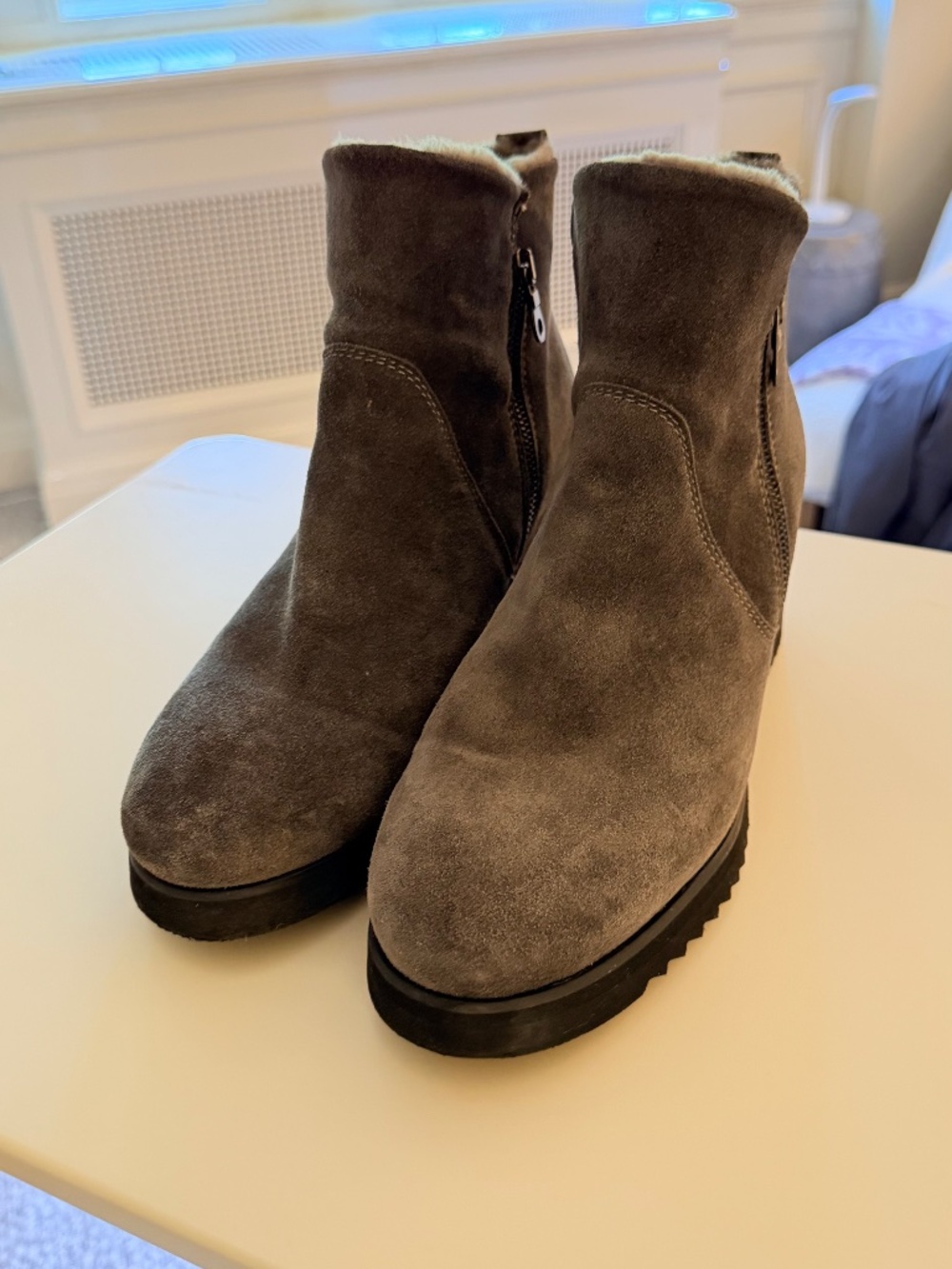 NICOLA SEXTON SUEDE AND SHEARLING ANKLE BOOTS SIZE 40